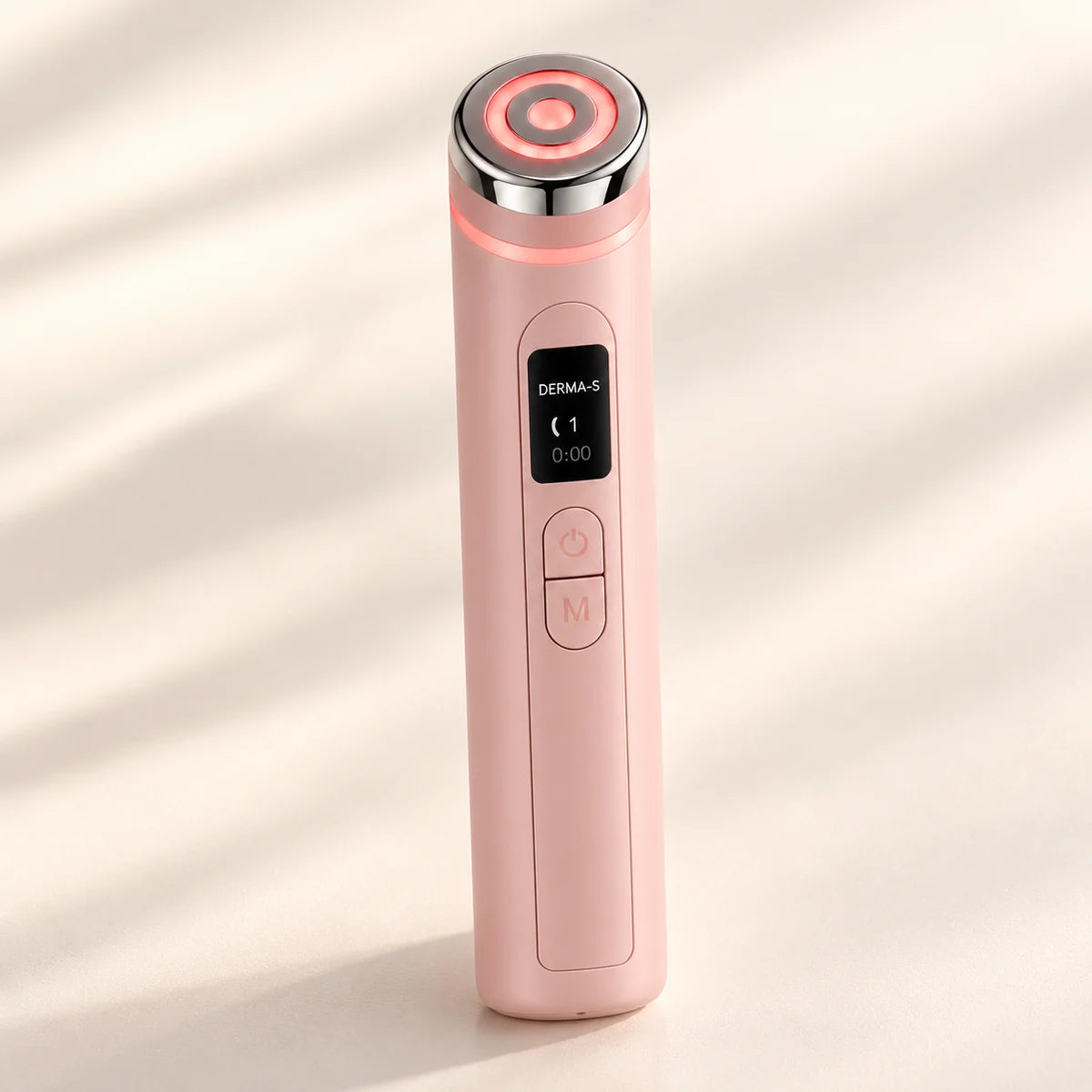 Representación editorial de Skin Booster Pro con el modo DERMA-S y el indicador rojo