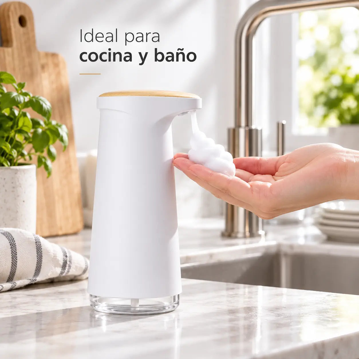 SmartFoam en uso junto al fregadero de una cocina